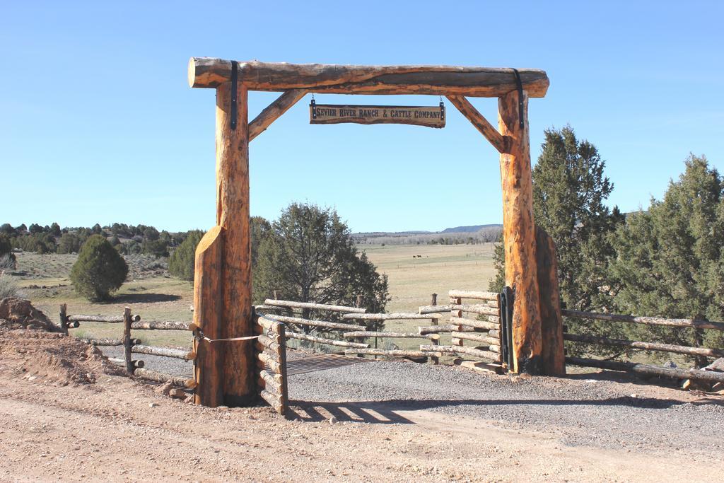 Sevier River Ranch & Cattle Company แฮทช์ ภายนอก รูปภาพ